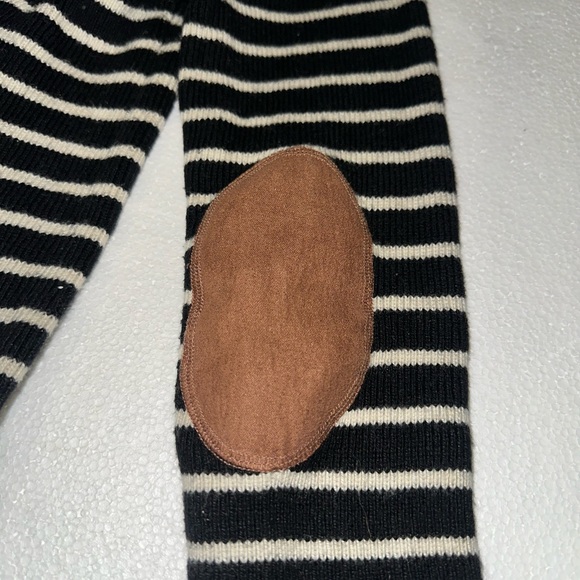 Forever 21 sweater - black & white with brown elbow patches - Picture 7 of 7